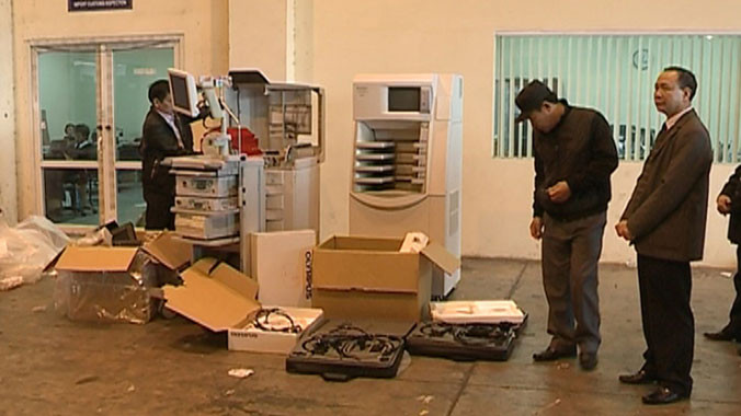 Thiết bị y tế quá đát tuồn về Việt Nam qua đường hàng không. Ảnh: Minh Đức