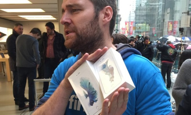 iPhone 6s mở bán: Cháy hàng phiên bản màu hồng