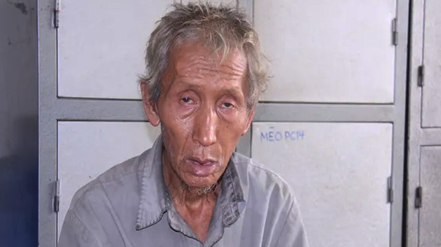 Ông Ly Cà Giờ tại cơ quan công an. Ảnh: Công an Lào Cai.