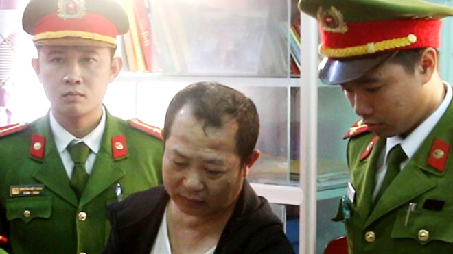 Ông Đức nghe lệnh bắt tạm giam