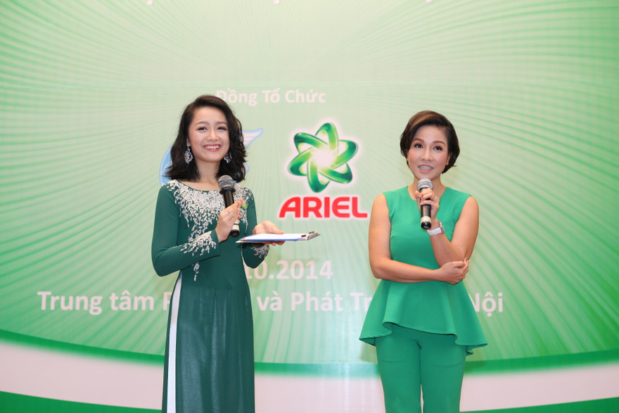 Ca sĩ Mỹ Linh chia sẻ quan điểm về vị trí của con cái trong trái tim người mẹ trong lễ khởi động chương trình.