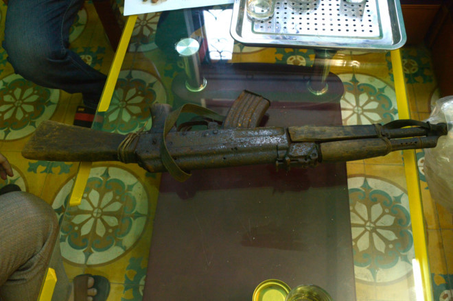 Khẩu súng AK do Sơn dùng để bắn chỉ thiên, cảnh cáo em dâu