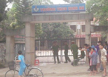 Người dân phát hiện ông H. tử vong tại phòng bảo vệ, trên người có nhiều vết thương tích