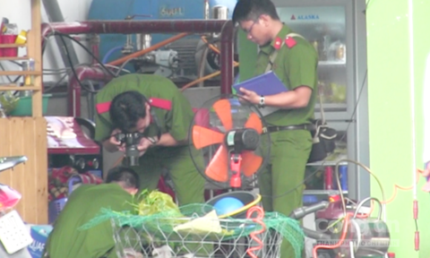 Công an khám nghiệm hiện trường