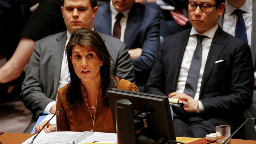 Đại sứ Mỹ tại Liên Hợp Quốc Nikki Haley trong cuộc họp UNSC ngày 9/4. Ảnh: Reuters