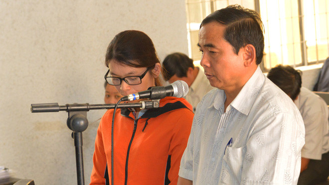 Bị cáo Sen rúm ró trước sếp cũ tại toà