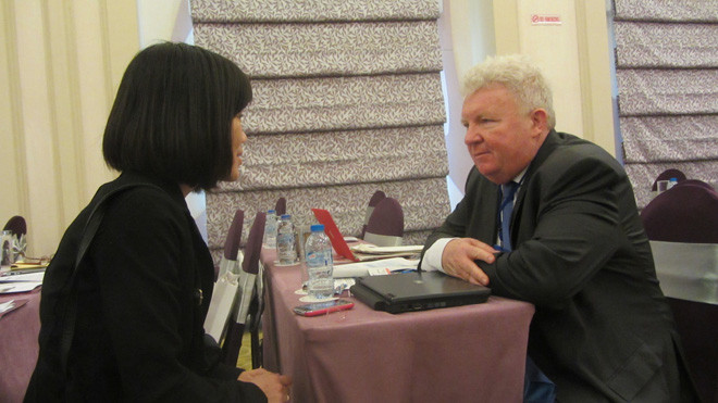 Chuyên gia IAEA Sandor Miklos Tozser trả lời phỏng vấn báo Tiền Phong. Ảnh: Thái An