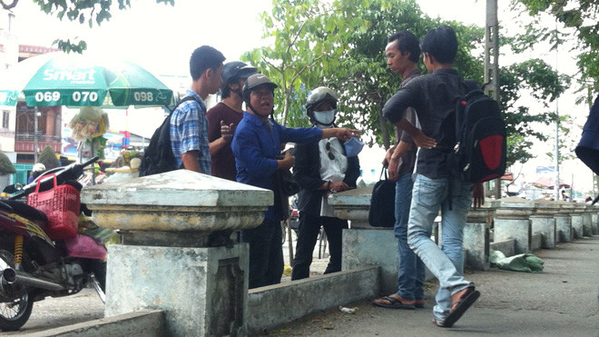 Những lao động nghèo từ các nơi đổ về Sài Gòn tìm việc