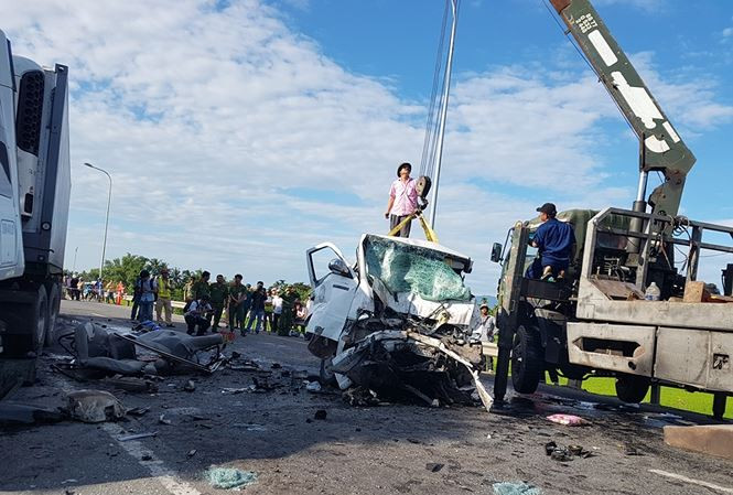 Hiện trường vụ tai nạn thảm khốc