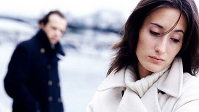 Chồng ở nước ngoài đòi ly hôn