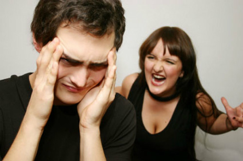 Khổ vì vợ ghen tuông hoang tưởng