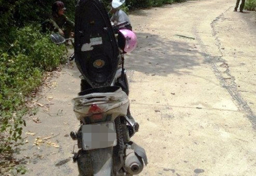 Chiếc xe bỏ quên cùng 1,6 tỷ đồng. Ảnh: Sơn Dương.