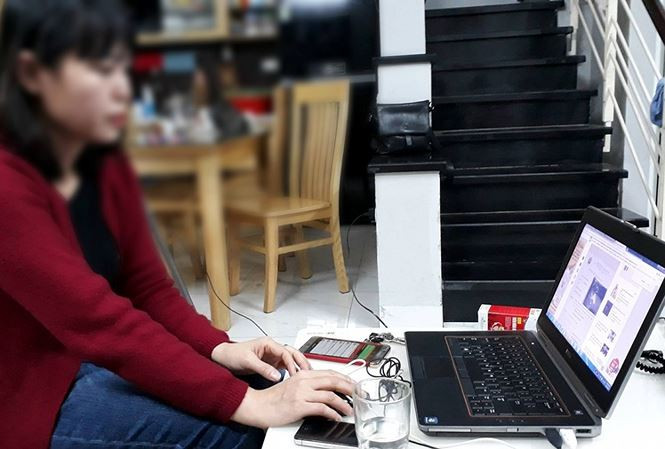 Chị S. trao đổi với phóng viên.