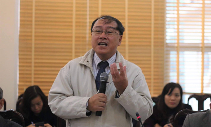 PGS. Phạm Bích San góp ý tại hội thảo.