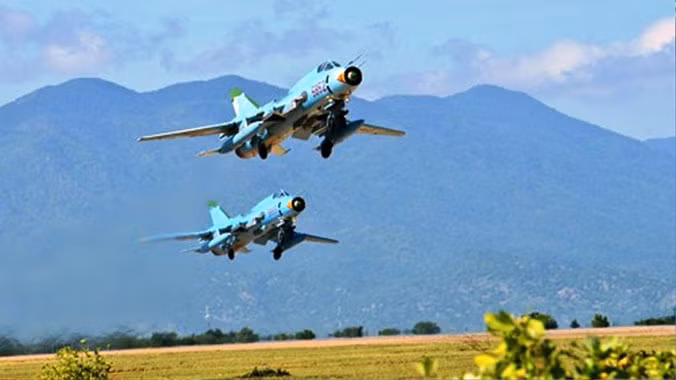 Su-22 thuộc biên chế Trung đoàn không quân 937 trong một chuyến huấn luyện. Ảnh: Quân đội nhân dân.