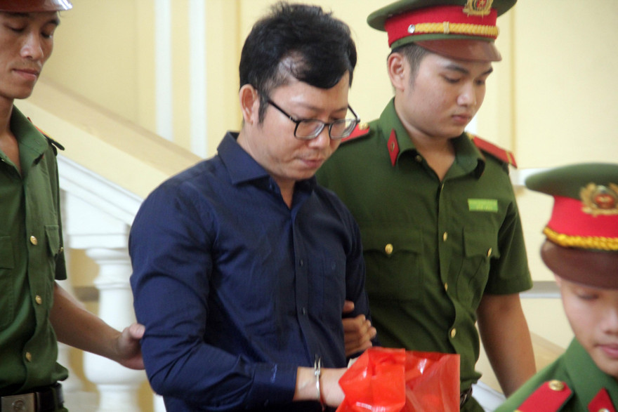 Chủ mưu vụ buôn lậu - nguyên Tổng giám đốc Cty Âu Châu Nguyễn Đăng Thảo tại tòa sáng nay 4/6. Ảnh: Tân Châu