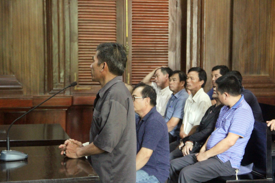 Hàng loạt nguyên Trưởng, Phó công an xã thuộc huyện Bảo Lâm nay thành bị cáo. Ảnh: Tân Châu