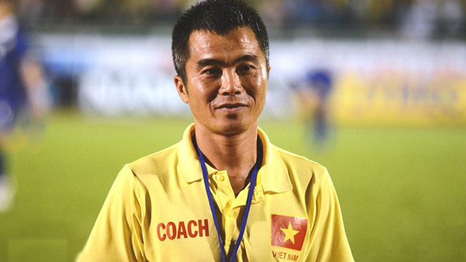 Bị đồng nghiệp đá xoáy, HLV U21 VN phản đòn