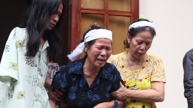 Nỗi đau của người thân nạn nhân.