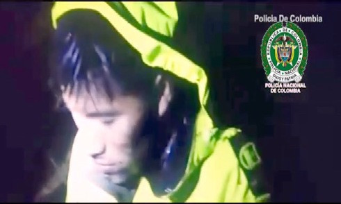 Tiếp viên sống sót vụ máy bay rơi tuyệt vọng gọi tên đồng nghiệp