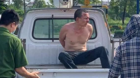 Đối tượng Sáu bị khống chế bắt giữ.