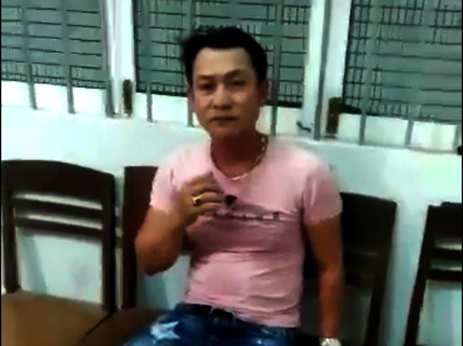 Lâm Hán Tiến tại cơ quan công an. Ảnh cắt từ clip