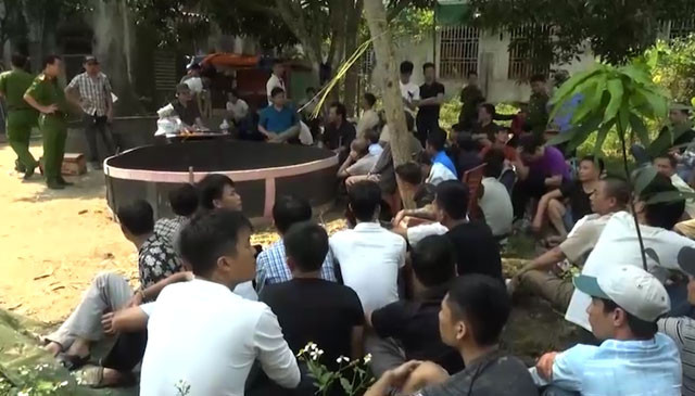Công an mật phục hốt gọn nhóm đánh bạc bằng hình thức chọi gà