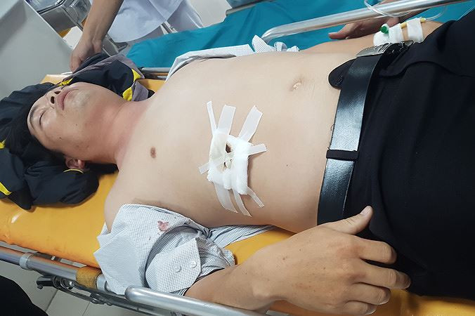 Thầy C. trong tình trạng nguy kịch, đang được các bác sỹ cấp cứu