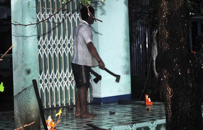 Hiếu cố thủ trong nhà dân trước khi bị bắt