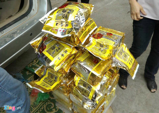 Kiểm tra lốp dự phòng, cảnh sát phát hiện 30 kg ma túy đựng trong các túi chè