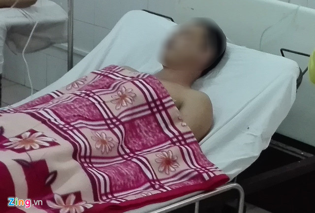 Sau khi đâm người phụ nữ hàng xóm, anh Thành tự đâm vào người