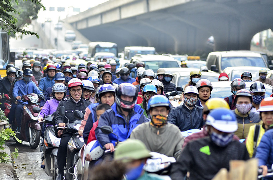 Ghi nhận từ 7h - 9h hôm nay, tại một số tuyến đường của Thủ đô khá thông thoáng, nhưng một số điểm đã xuất hiện tình trạng ùn tắc.