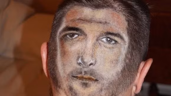 Hình Gerrard sau gáy của Kari Ward