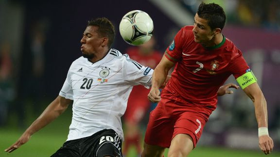 Boateng không cho Ronaldo một cơ hội nào