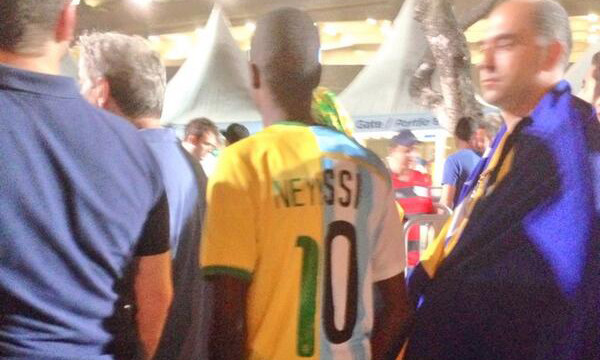 Chiếc áo đấu lai độc đáo