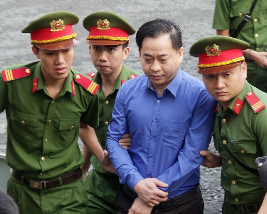 Ông Vũ 'nhôm' vừa được nguyên Tổng đốc DAB 'nhận lỗi' tại tòa. Ảnh: Tân Châu.