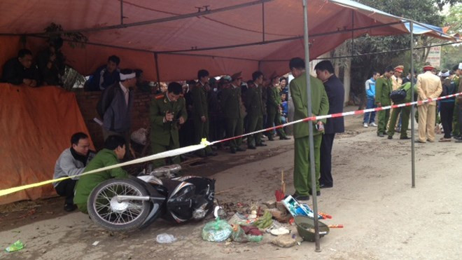 Cơ quan điều tra phong tỏa, khám nghiệm hiện trường vụ tai nạn