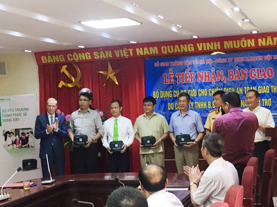 1.000 bộ dụng cụ sơ cứu đã được cấp phát cho Thanh tra, CSGT sáng 19/9