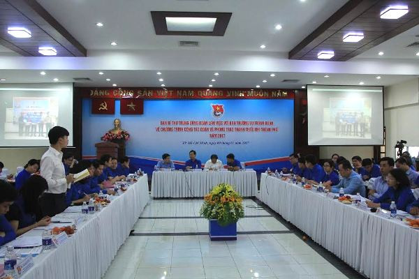 Quang cảnh buổi làm việc.