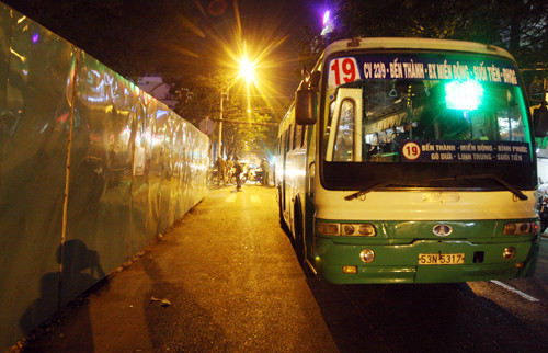 Xe buýt ép chết người đàn ông đi tập thể dục.