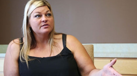 Nguyên đơn D. Rennenger trình bày lý do khởi kiện trước bồi thẩm đoàn.