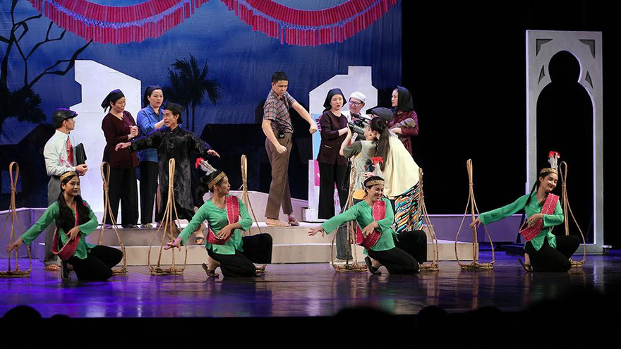 "Bệnh sĩ" của Lưu Quang Vũ lại thêm hai đêm diễn vẫn hút khán giả. Ảnh: Hoàng Mạnh Thắng