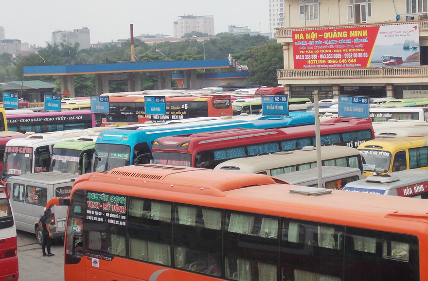 Bị giảm đến 50% khách do dịch Covid-19, bến xe Hà Nội được miễn phí dịch vụ cho nhà xe. T.Đảng