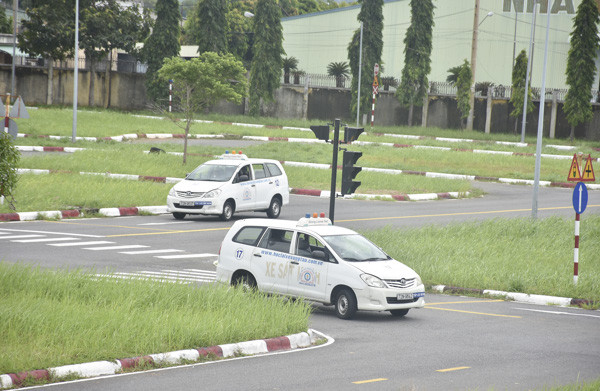 Hà Nội tạm dừng sát hạch, cấp phép lái xe 1 tháng vì Covid-19