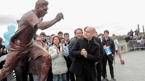 Argentina dựng tượng để ngăn Messi giã từ đội tuyển