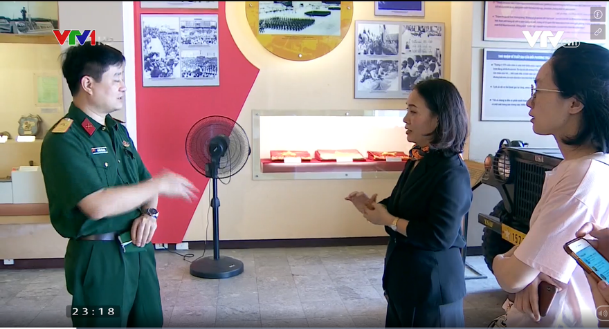 Nhà báo Tạ Bích Loan thực hiện "Đất nước trọn niềm vui"