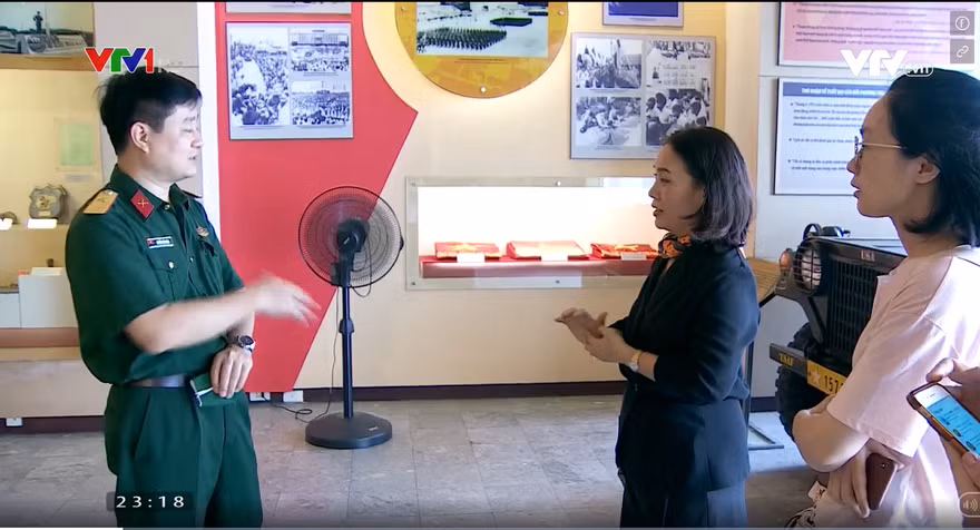 Nhà báo Tạ Bích Loan thực hiện "Đất nước trọn niềm vui"