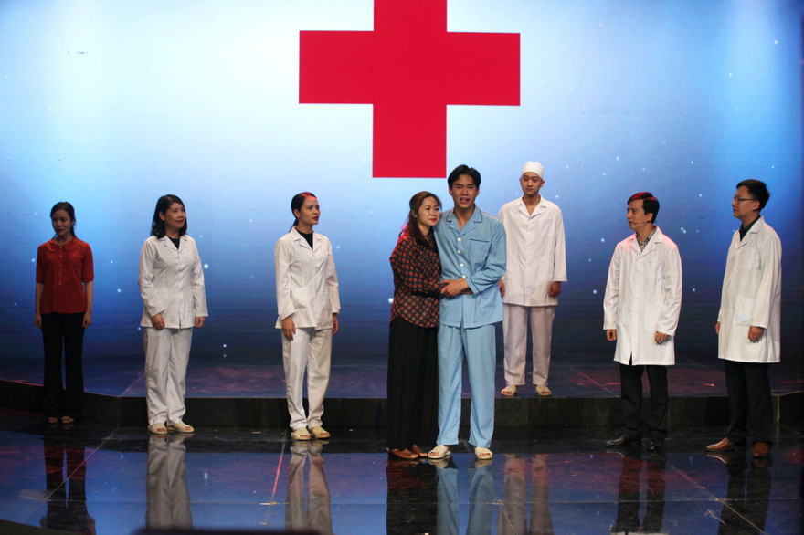 Trích đoạn "Nguồn sáng trong đời" của Lưu Quang Vũ xuất hiện trong "Giai điệu tự hào"