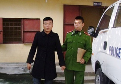 Tài tại cơ quan công an.