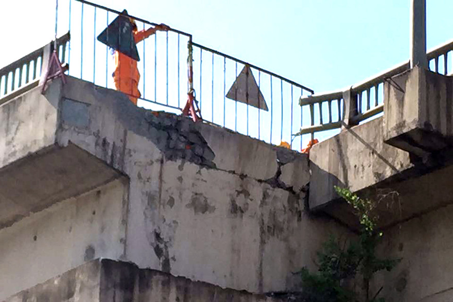 Lan can đường vành đai 3 được rào lại sau vụ tai nạn.